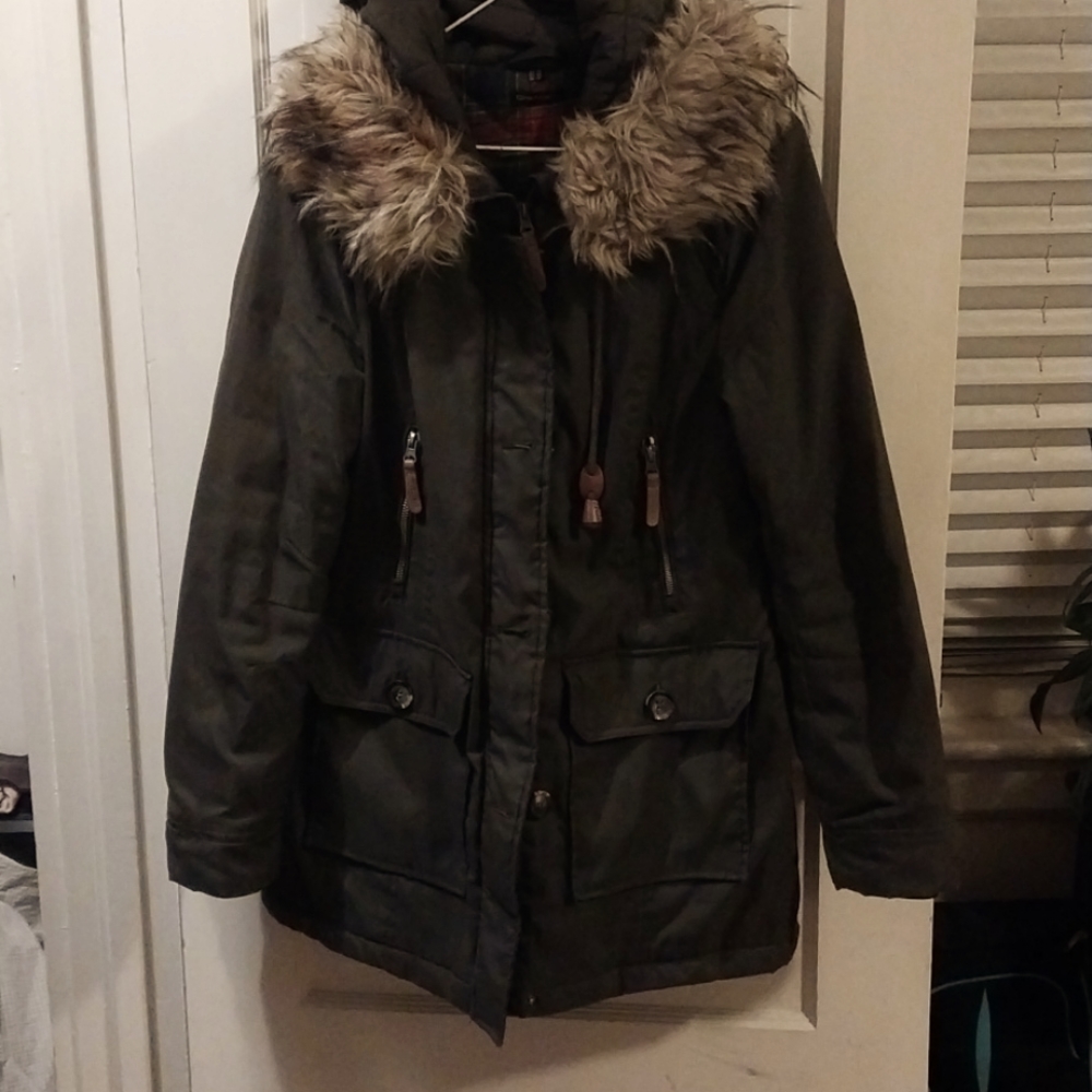 District winter jacket, Medium size (12UK), in olive green color